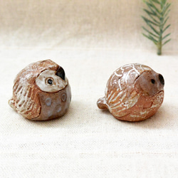フクロウ仲良しペア　茶色　渋めカラー　ふくろう　鳥　小さい置き物　陶器　陶芸作品 5枚目の画像