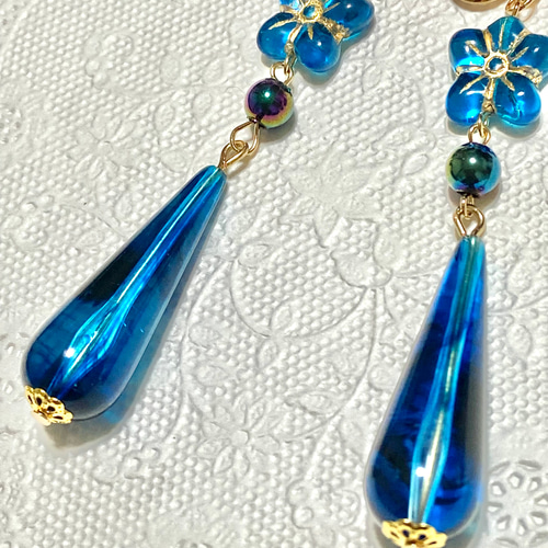 海のしずく☆ スミレ クリアブルーのロングドロップイヤリング ピアス 