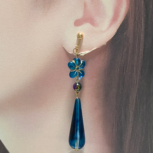 海のしずく☆ スミレ クリアブルーのロングドロップイヤリング ピアス 