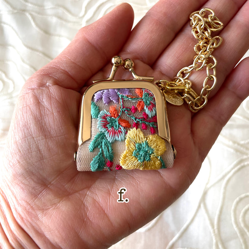ミニがま口 インド刺繍リボン チェーン付きアクセサリーケース①