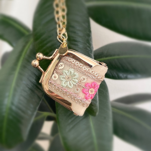 ミニがま口 インド刺繍リボン チェーン付きアクセサリーケース①