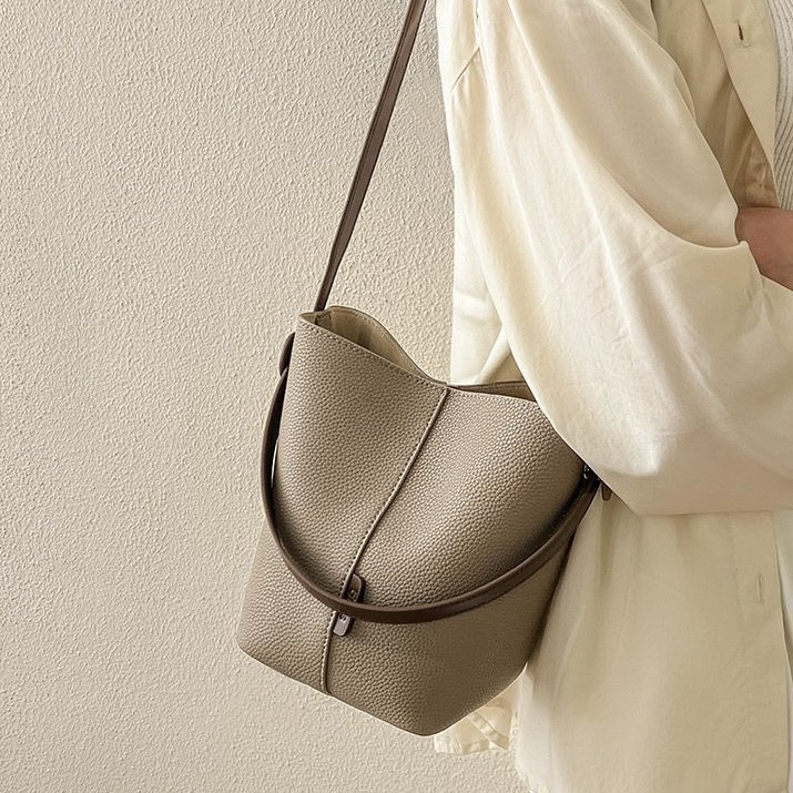 クロスボディバッグ高級感大容量シングルショルダー牛革通勤ソフトレザーバケツバッグ