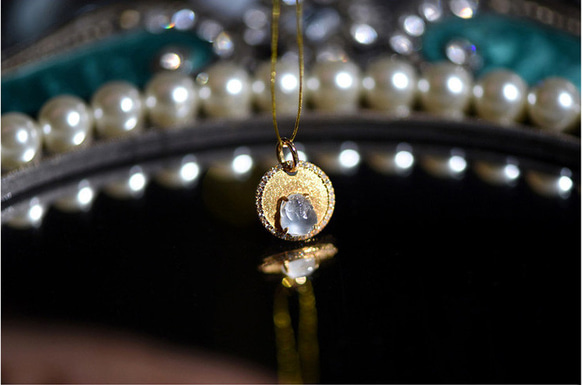 24-8 受注製作 ミニ 白氷 貔貅 k18金ゴールド ネックレス 天然 本翡翠 爪留め 天然ダイヤモンド 3枚目の画像