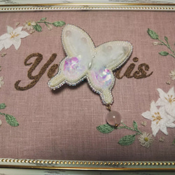 ビーズ刺繍 蝶々のブローチ 2枚目の画像