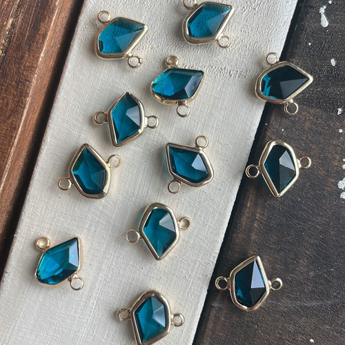 不規則形クリスタルガラスゴールドフレーム 両カン付きパーツ（ダーク  