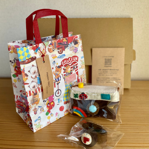 小鳥のカメラ✨カメラ型ポーチ&うで時計✨おでかけset✨フェルト✨黄色 