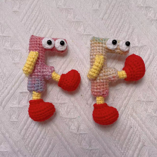 キーホルダーアルファベットイニシャル編みぐるみ 誕生日 贈り物