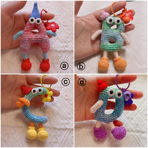 キーホルダーアルファベットイニシャル編みぐるみ 誕生日 贈り物