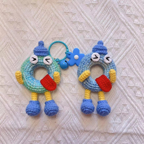 キーホルダーアルファベットイニシャル編みぐるみ 誕生日 贈り物