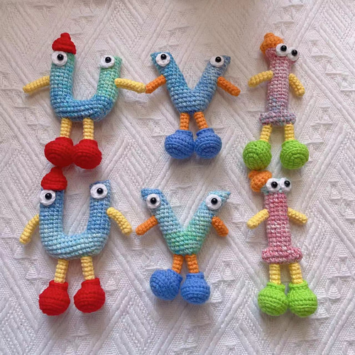 Ｍi様◆あみぐるみ7㎝◆イニシャルキーホルダー キーホルダーアルファベットイニシャル編みぐるみ 誕生日 贈り物