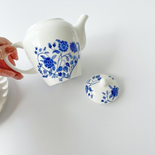 名入れ》ブルーフラワーのティーポット 誕生日プレゼントにも ポット