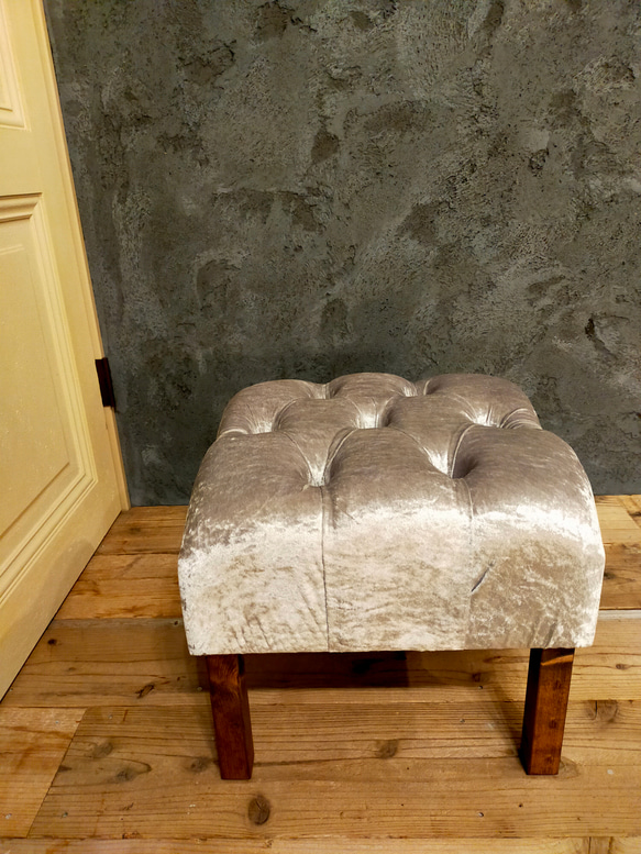 座り心地が良い柔らかクッションのオットマンスツールhandmadeベロア調シルバー 15枚目の画像