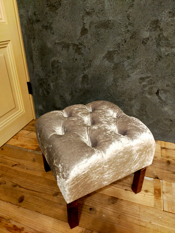 座り心地が良い柔らかクッションのオットマンスツールhandmadeベロア調シルバー 17枚目の画像