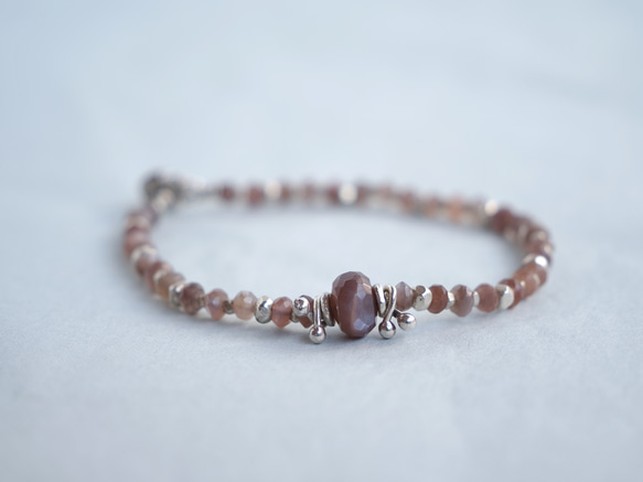 -Brown moonstone- bracelet 1枚目の画像