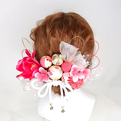 【一点限定】ピンクの椿とちりめん玉とツイストコードのヘッドドレス 成人式 卒業式 和装 和装髪飾り ピンク かわいい 桜 3枚目の画像