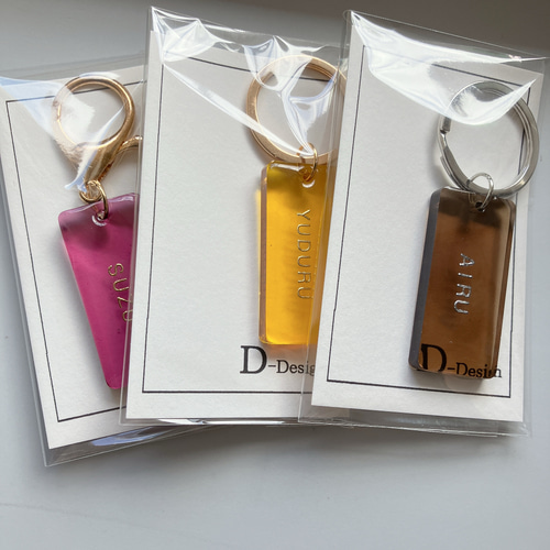 ☆全18色☆【最大10文字☆名入れ無料】カラー キーホルダー/チャーム