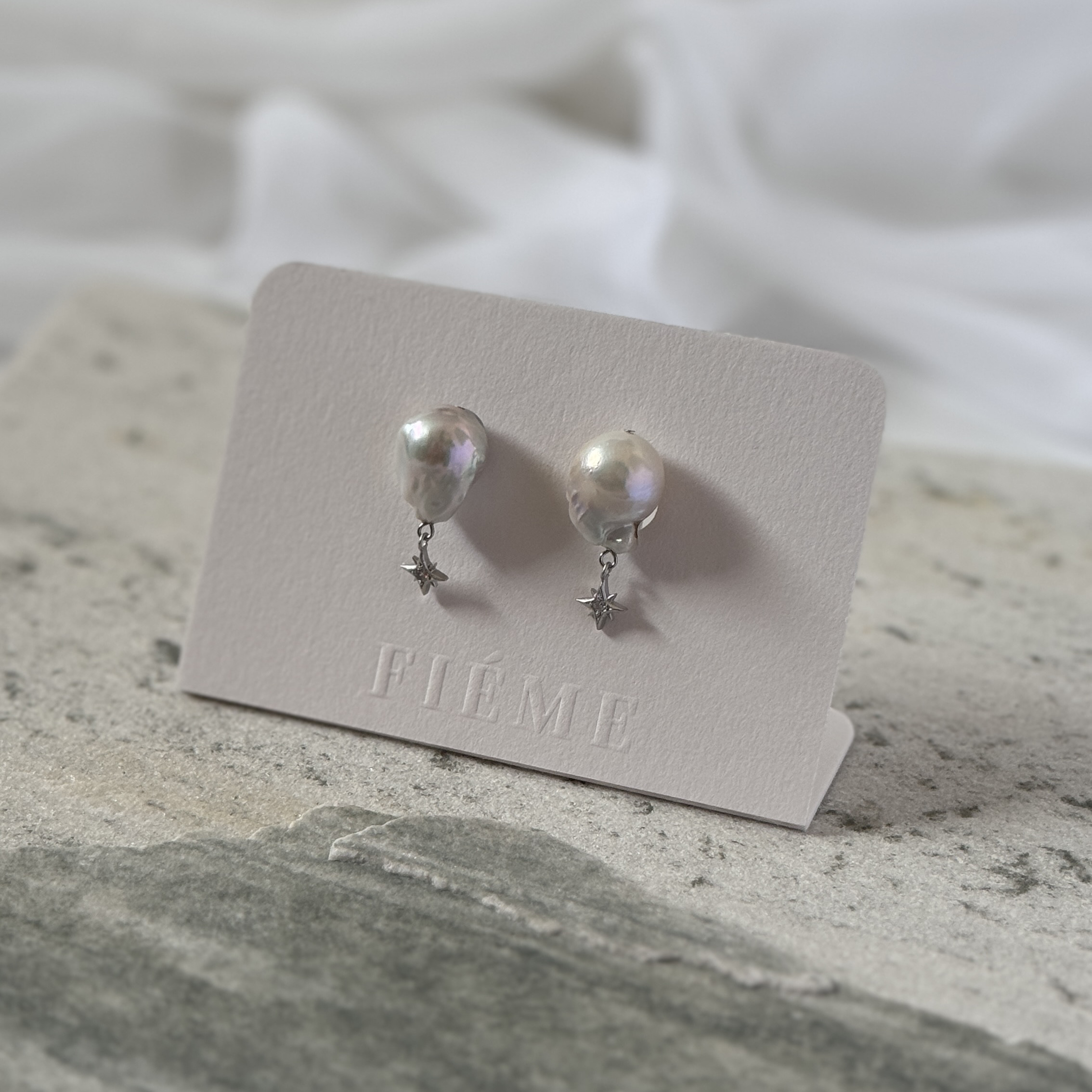 バロックパールピアス / イヤリング ＊ オイスターパール / 一粒 / 結婚式 / 入園式 / 母の日 / 星モチーフ