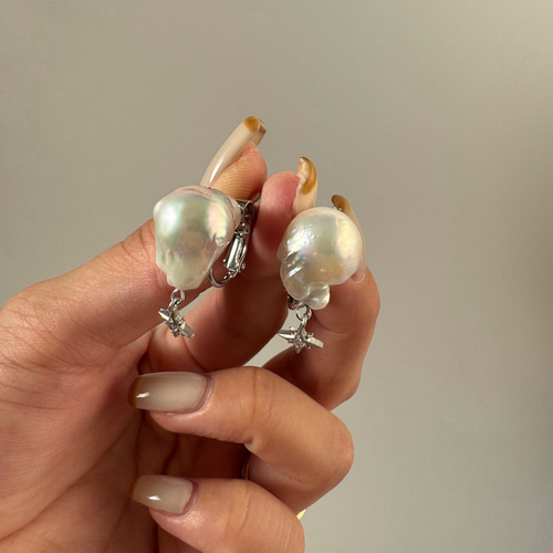 バロックパール　オイスターパール　結婚式　ピアス　イヤリング バロックパールピアス / イヤリング ＊ オイスターパール / 一粒