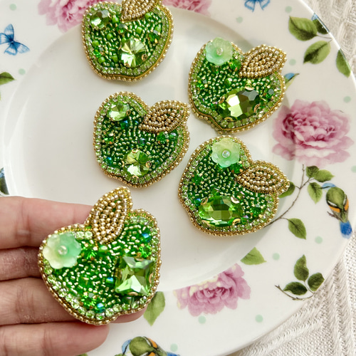 再再販♡グリーンアップルブローチ♡青りんご♡推し活ライブにも