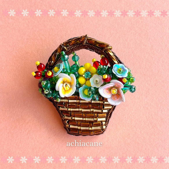 フラワーバスケット(花籠)のビーズ刺繍ブローチ 花束 コサージュ ブローチ achiacane (アキアカネ) 通販｜Creema(クリーマ)  17414461