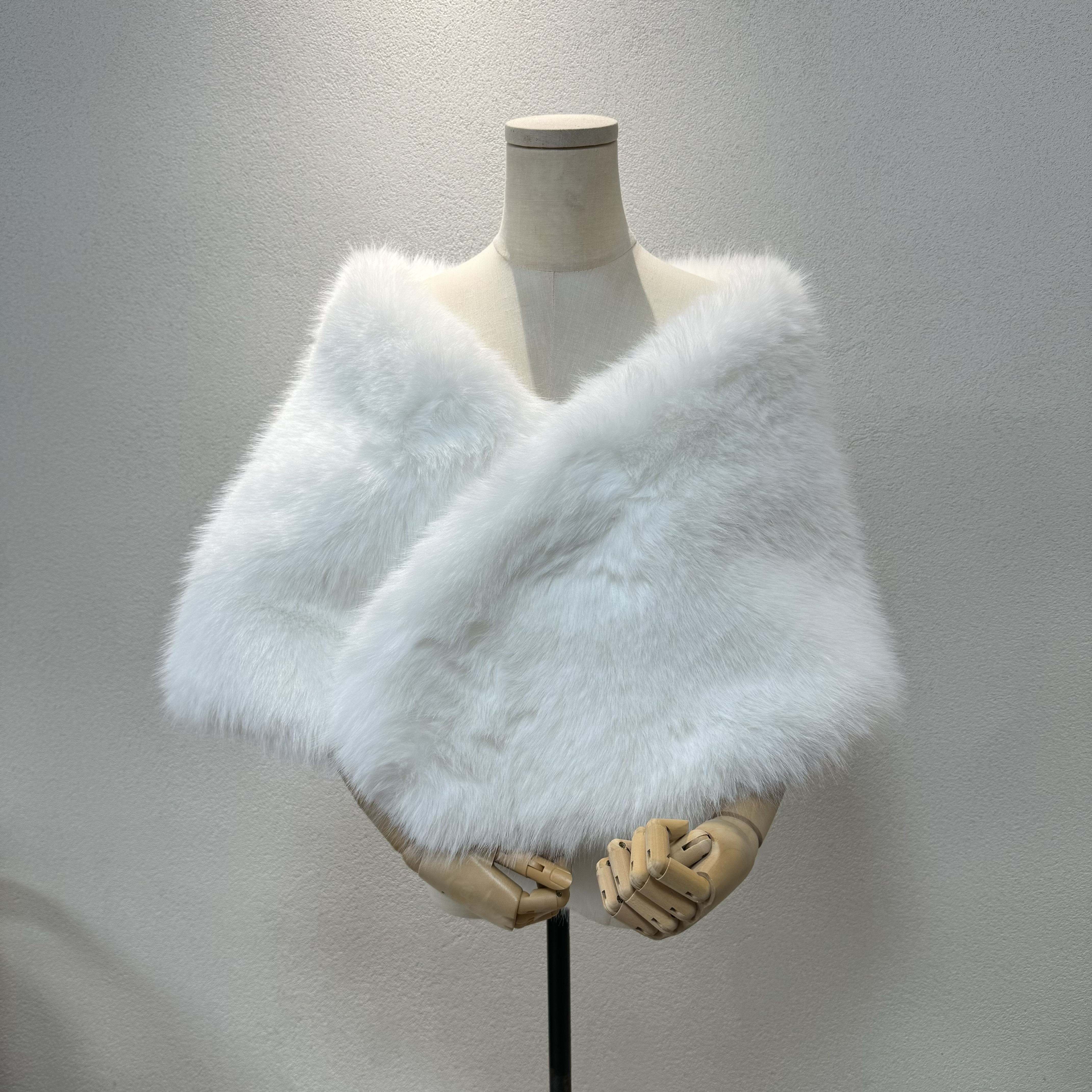 高品質！取り外し可能ショール　オフホワイト/白　保温用のケープ　エレガント挙式高級感溢れる　取り外し可能ウェディングドレ