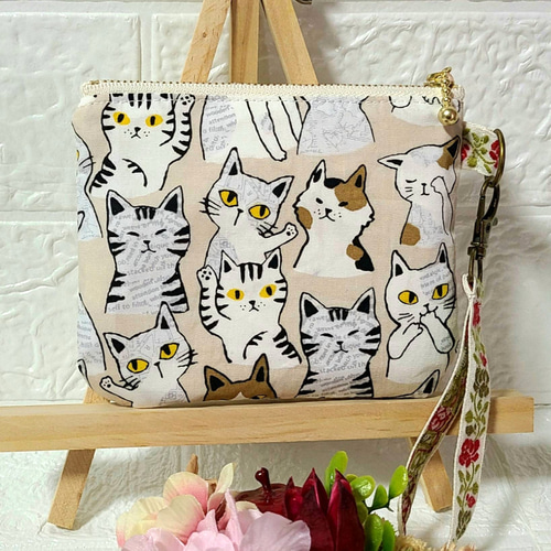 感謝価格　SALE 猫柄　限定出品　16cmファスナーポーチ 人気　ハンドメイド 感謝価格 SALE 激レア生地 猫柄 16cmファスナーポーチ 人気