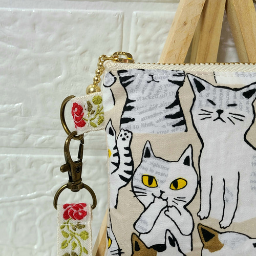 感謝価格　SALE 猫柄　限定出品　16cmファスナーポーチ 人気　ハンドメイド 感謝価格 SALE 激レア生地 猫柄 16cmファスナーポーチ 人気