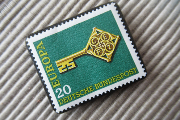 東ドイツ　切手ブローチ9553 2枚目の画像