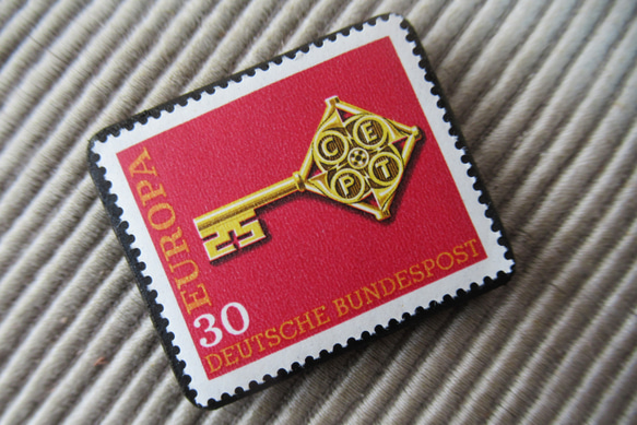 東ドイツ　切手ブローチ9554 2枚目の画像