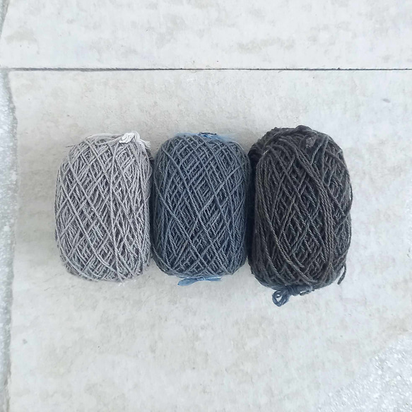 グレーB 80m×3色/太さ0.7mm/草木染め綿糸 /刺繍糸・刺し子糸