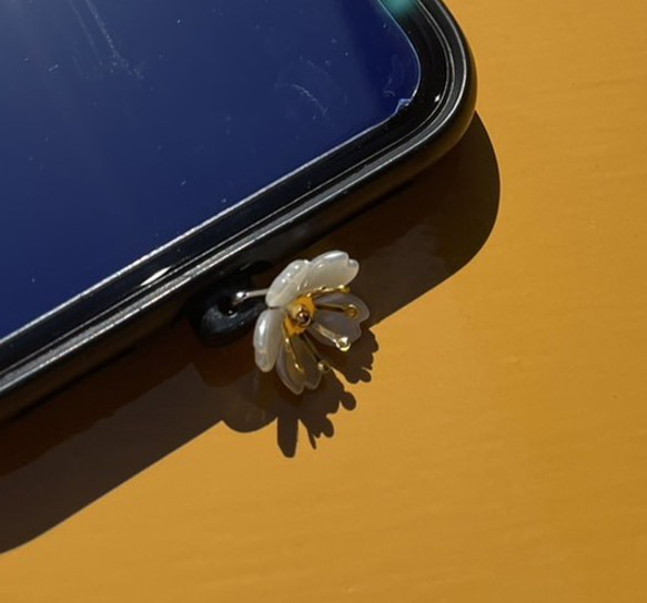 CYA　桜チャーム ダストプラグ コネクタ防塵保護カバー アクセサリー iPhone スマホ 携帯 AirPods 5枚目の画像