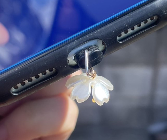 CYA　桜チャーム ダストプラグ コネクタ防塵保護カバー アクセサリー iPhone スマホ 携帯 AirPods 3枚目の画像