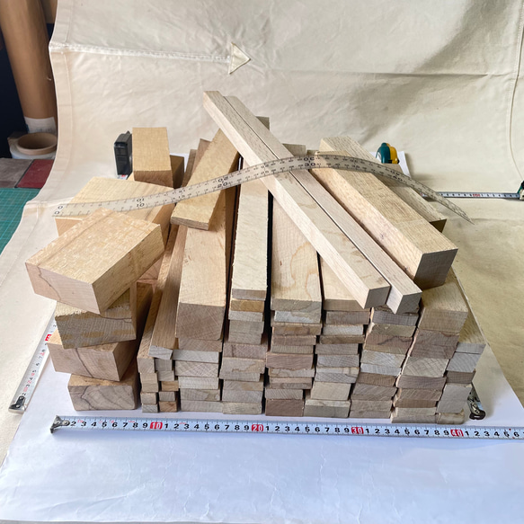 樫 乾燥材 端材 平 角 ブロック 17kg(G1764) 模型 杭 DIY 彫刻 大工