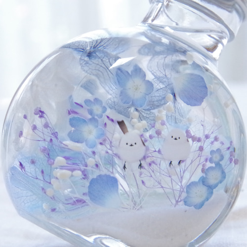 ハンドメイド ガラスボトル ミニチュアの家と植物　フィリピン　セブ島購入品 作りたて！再6 シマエナガのネモフィラセット】人気のミニボトル2色