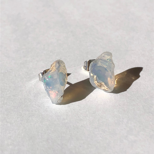 一点もの】 オパール 原石 ピアス 鉱物 天然石 金属アレルギー対応 