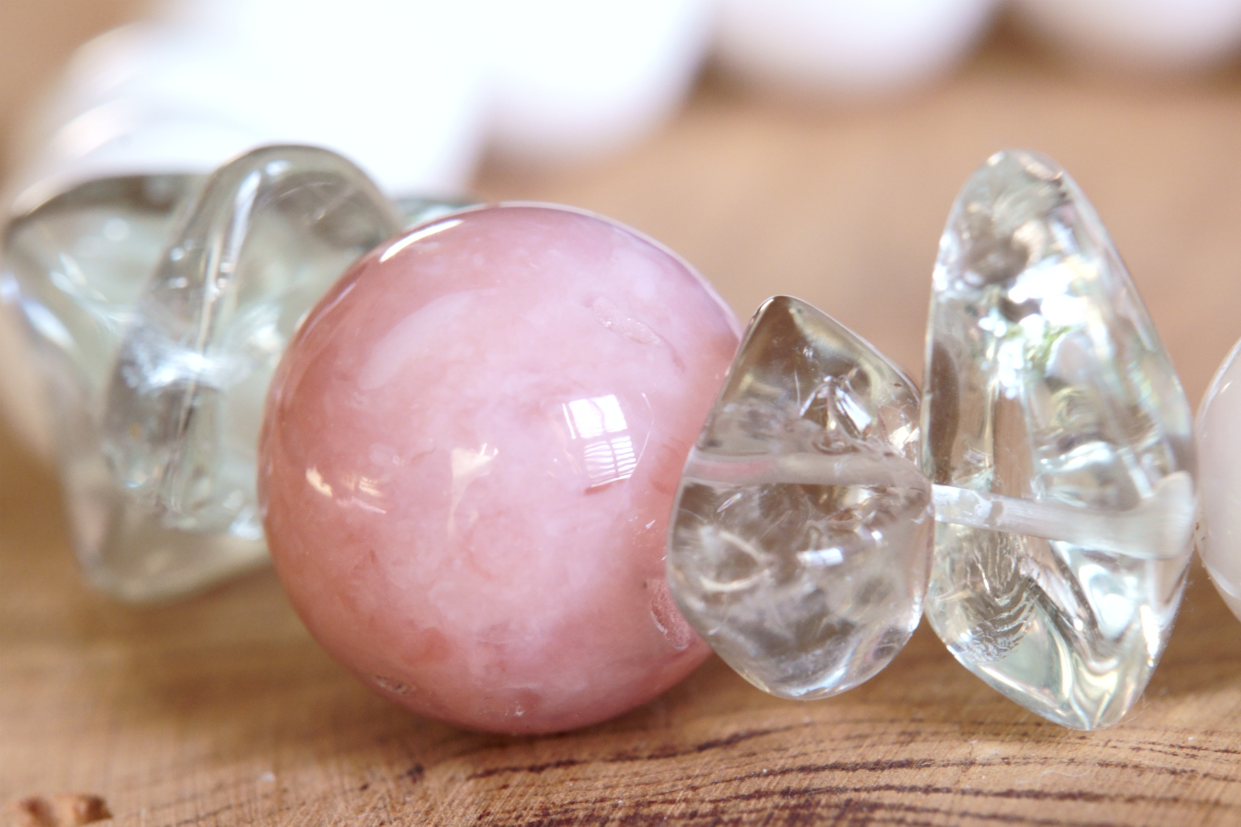 【桜色】桜色が可愛い大粒ピンクオパールメインのブレス