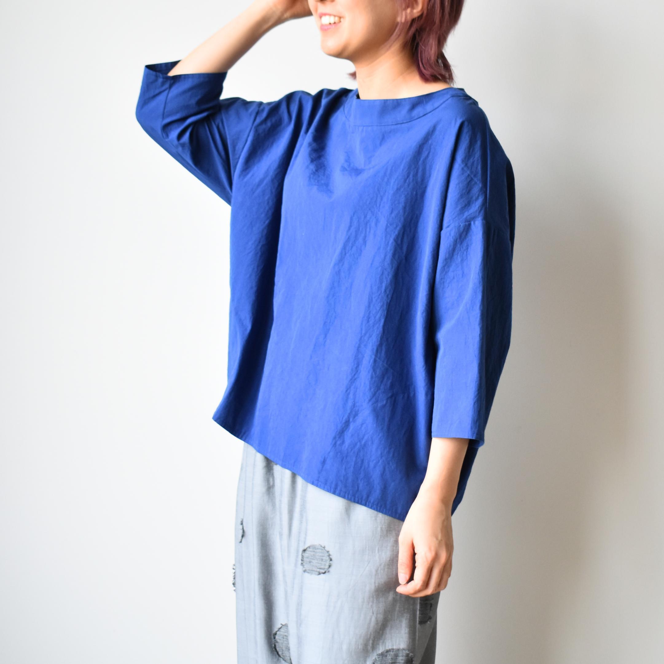 伊吹染めの風合いが大人の日常を飾る、バルーンブラウス。【SOL044S】