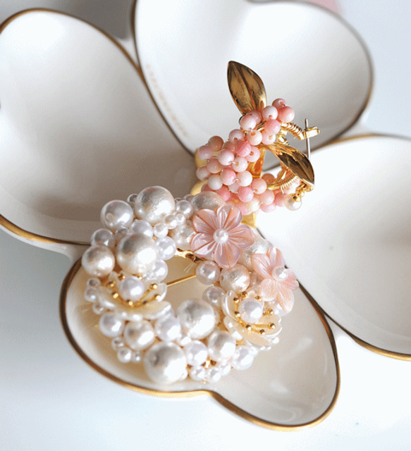 ピンクシェル　桜のリースブローチ　 コットンパール 1枚目の画像