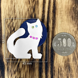 ブローチ【猫と月】ブラウン 茶猫 猫グッズ 3枚目の画像