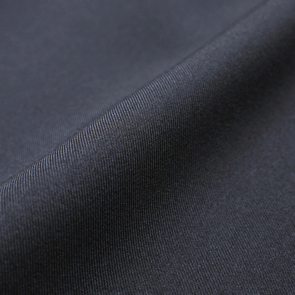 [適合儀式]不同材質製成的泡泡袖對接洋裝[木炭色] 第17張的照片