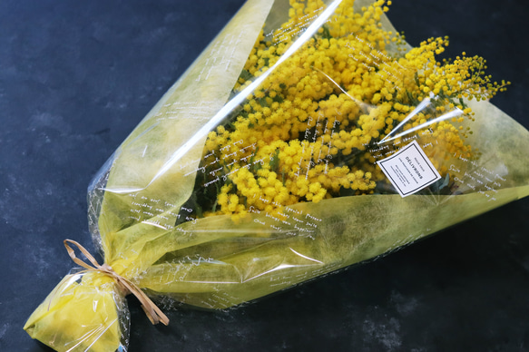 春を感じるふわふわ♪ミモザとユーカリの花束 1枚目の画像