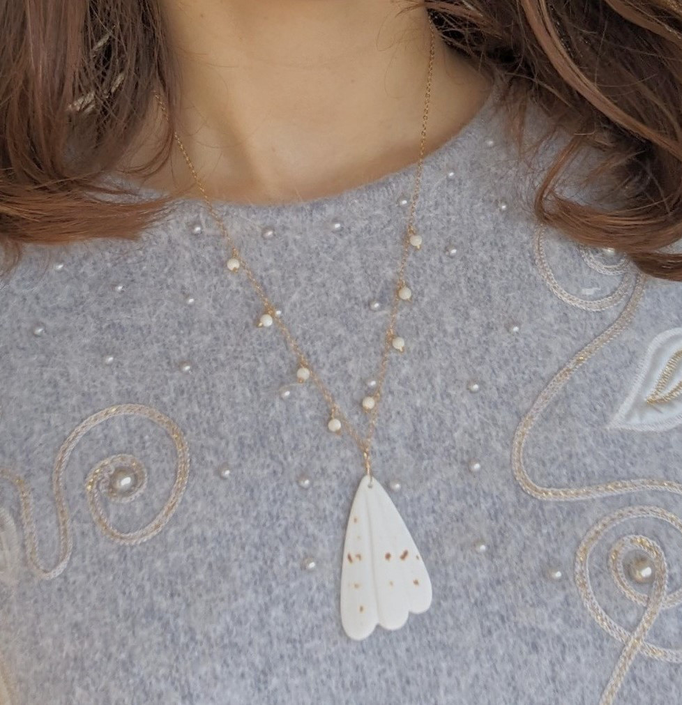 赤と白の羽根　ネックレス