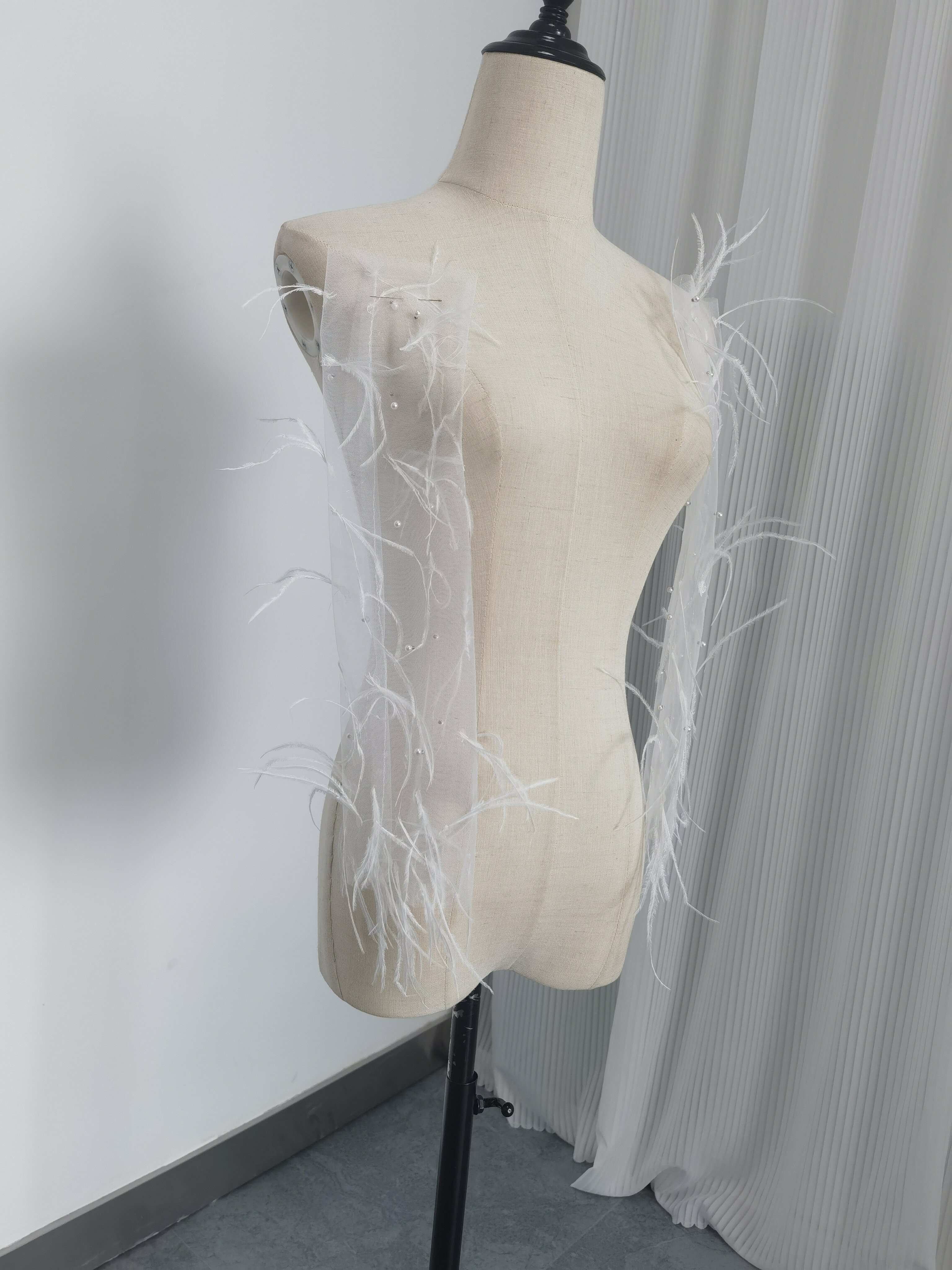 送料無料！ウェディングドレスグローブ  フェザー  ビーズ  ロングスリーブ ブライダル