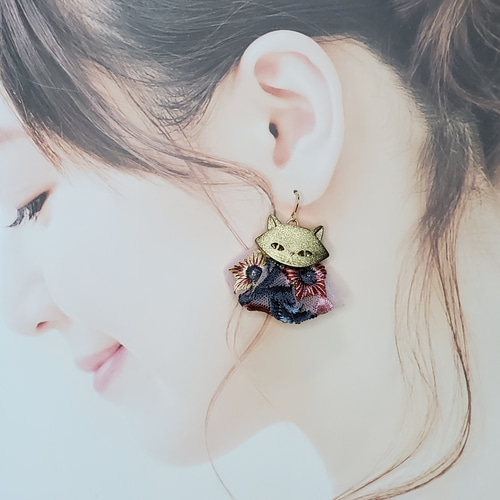 ネコカボションのインド刺繍リボンアクセサリー イヤリング/ピアス 