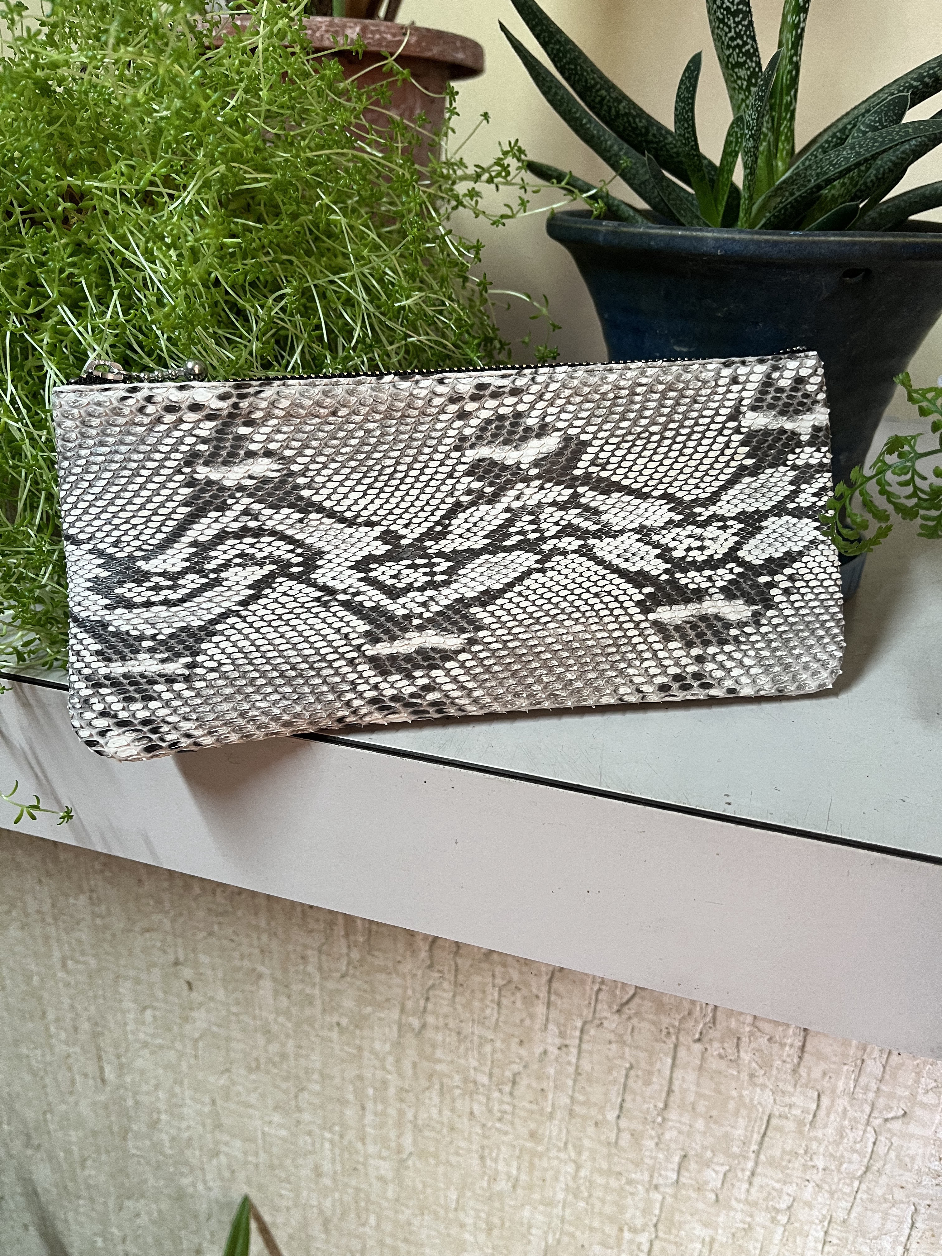 艶なしパイソン革の長財布　（20cmファスナー）