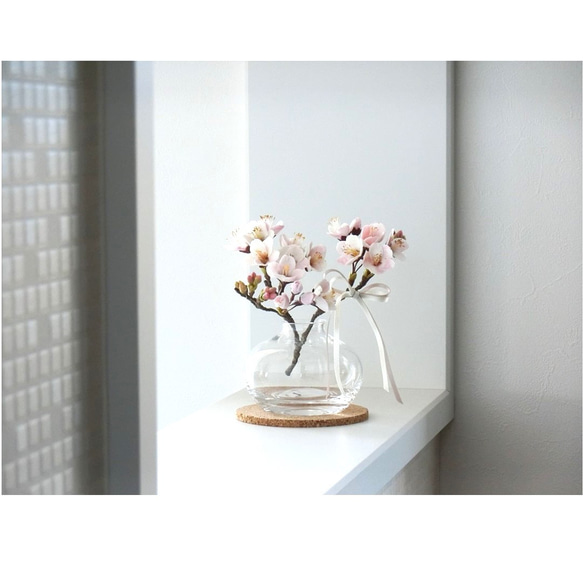 ✿【 粘土置物 】「あなたに微笑む」大人かわいい桜の花枝（紫系くすみピンク）No.16 ／ Sサイズ・花瓶付き 7枚目の画像