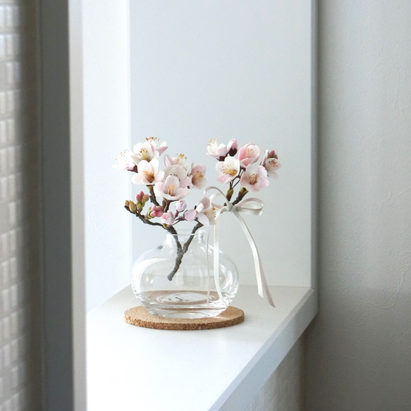 ✿【 粘土置物 】「あなたに微笑む」大人かわいい桜の花枝（紫系くすみピンク）No.16 ／ Sサイズ・花瓶付き 6枚目の画像