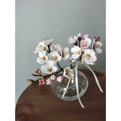 ✿【 粘土置物 】「あなたに微笑む」大人かわいい桜の花枝（紫系くすみピンク）No.16 ／ Sサイズ・花瓶付き 5枚目の画像
