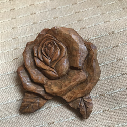 薔薇のブローチ 1枚目の画像
