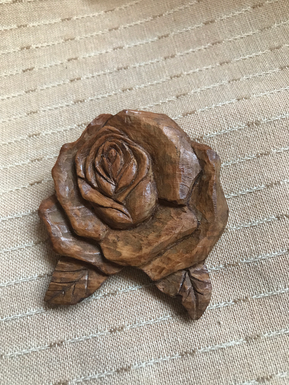 薔薇のブローチ 1枚目の画像
